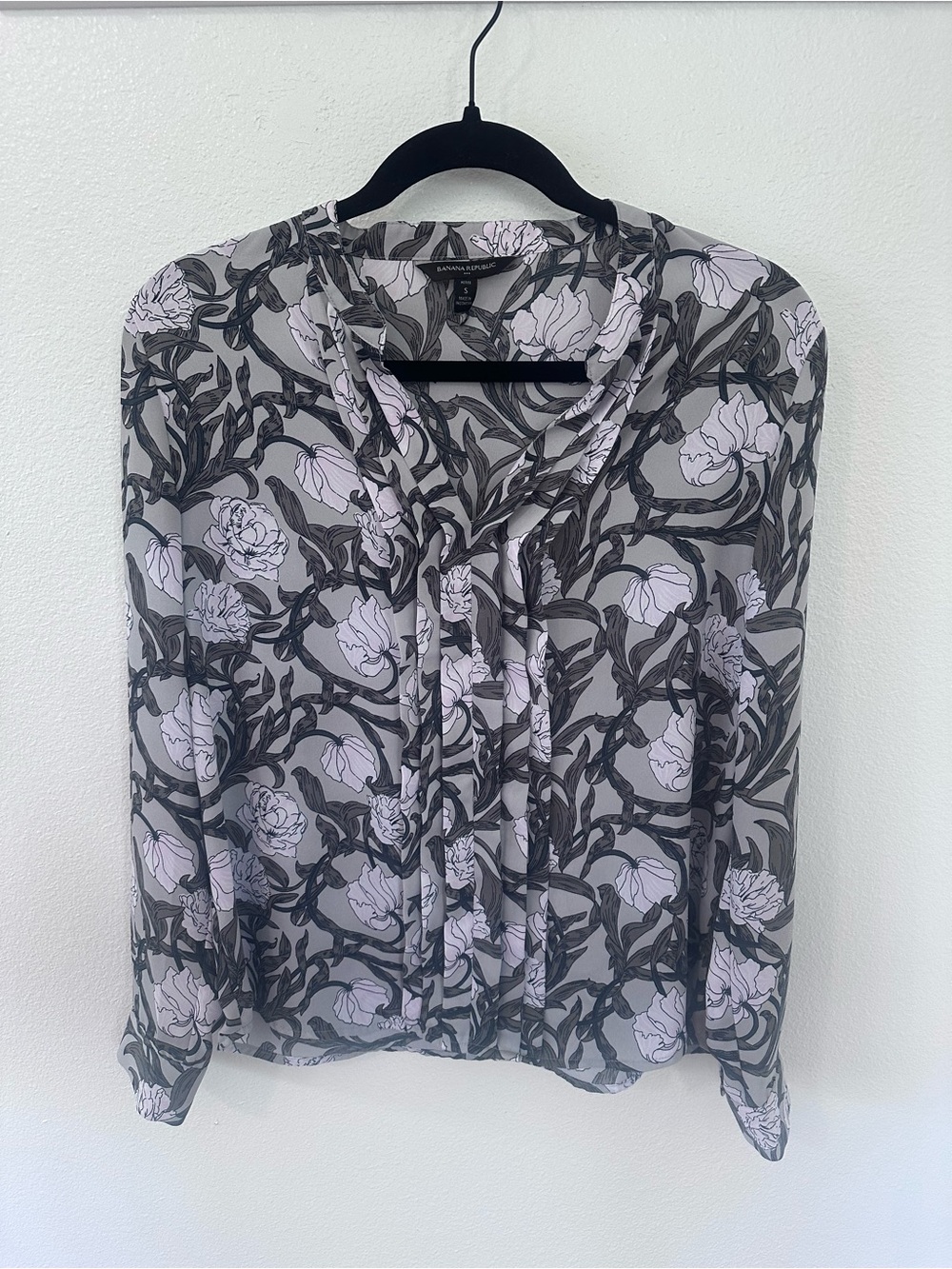 Banana Republic Gray and Lilac Floral V-Neck Blouse